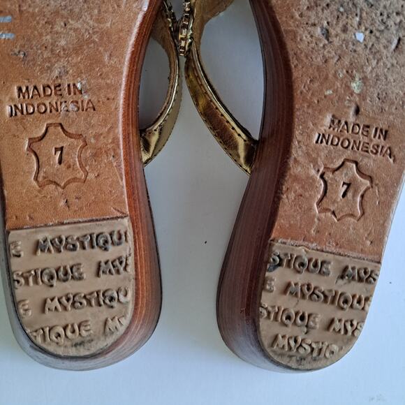 Mystique Crystal Embellished Jeweled Leather Wedge Sandals Tan Womens Size 7 - Picture 9 of 9